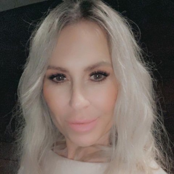 Meet your Posher, Jennifer - Picture 1 of 1